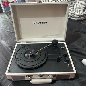 Cream Crossley vinyl player, great condition, only used a few times